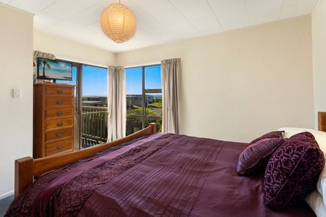 Photo of property in 33 Oratia Street, Waikanae Beach, Waikanae, 5036