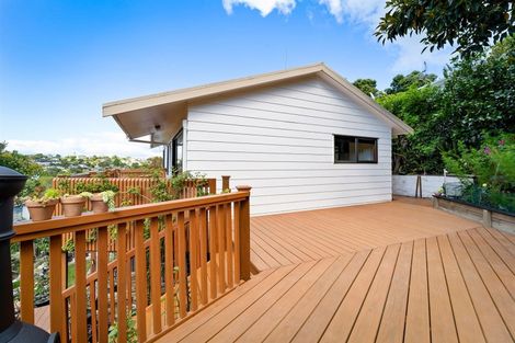 Photo of property in 2/18 Clensmore Place, Torbay, Auckland, 0630