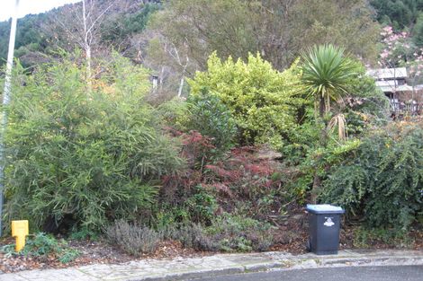 Photo of property in 15 Evergreen Place, Sunshine Bay, Queenstown, 9300