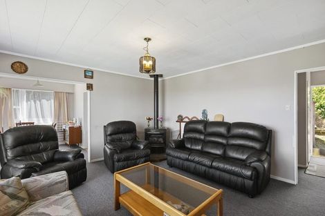 Photo of property in 23 Griffiths Grove, Newlands, Wellington, 6037