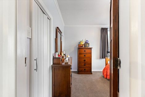 Photo of property in 15 Bull Street, Bulls, 4818