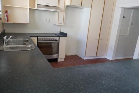 Photo of property in 142 Parkvale Road, Karori, Wellington, 6012