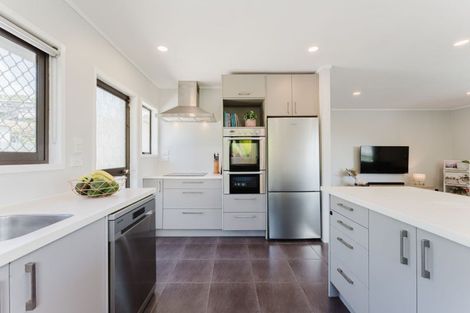 Photo of property in 7 John Dee Crescent, Red Beach, 0932