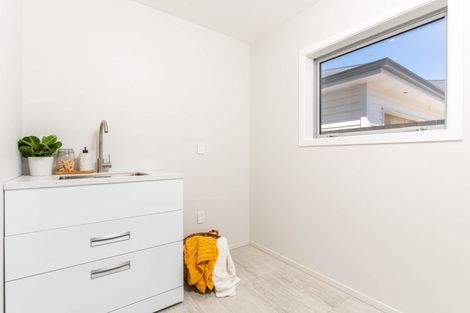 Photo of property in 9 Pine Hill Rise, Glenside, Wellington, 6037