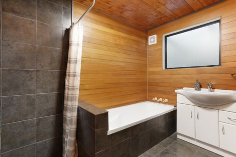 Photo of property in 39 Turanga Road, Henderson Valley, Auckland, 0612