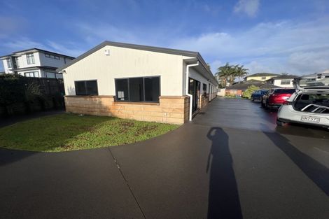 Photo of property in 8 Burgundy Park Avenue, Henderson, Auckland, 0612