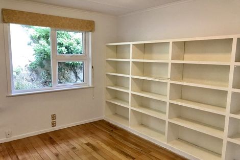 Photo of property in 82 Tannadyce Street, Strathmore Park, Wellington, 6022