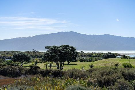 Photo of property in 116 Queens Road, Waikanae Beach, Waikanae, 5036