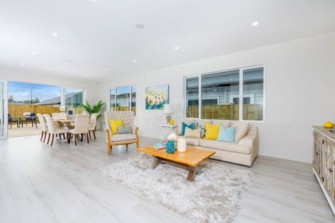 Photo of property in 11 Ropere Street, Kumeu, 0810