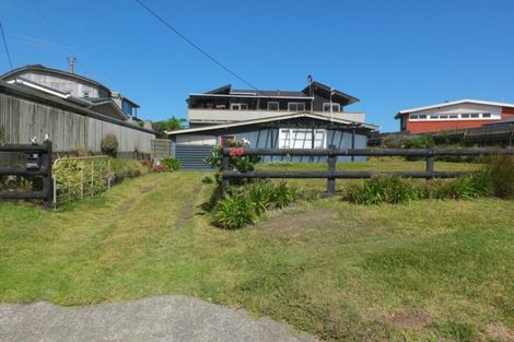 Photo of property in 20 Marine Parade South, Foxton Beach, Foxton, 4815