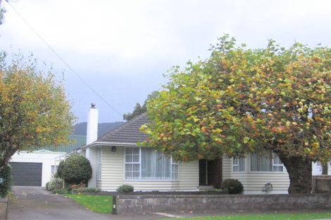Photo of property in 10 Saulbrey Grove, Woburn, Lower Hutt, 5010