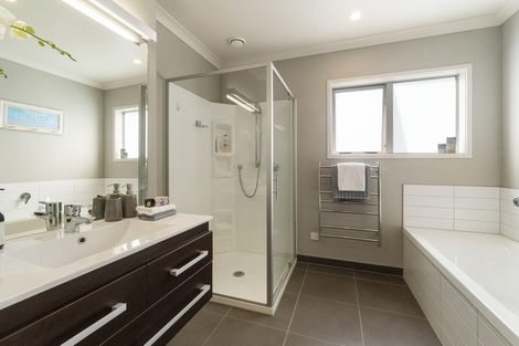 Photo of property in 17 Spinnaker Drive, Te Atatu Peninsula, Auckland, 0610