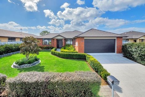 Photo of property in 8 Drumkeen Place, Rosehill, Papakura, 2113