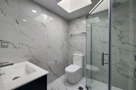 Photo of property in 22e Totaravale Drive, Totara Vale, Auckland, 0629