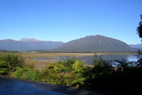 Photo of property in 20 Johns Road, Moana, 7872