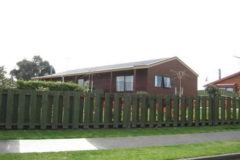 Photo of property in 17 Waharua Place, Tawhero, Whanganui, 4501