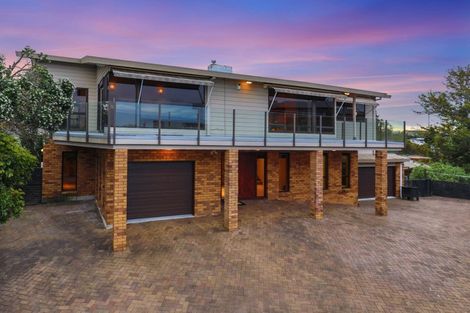 Photo of property in 453 East Coast Road, Murrays Bay, Auckland, 0630