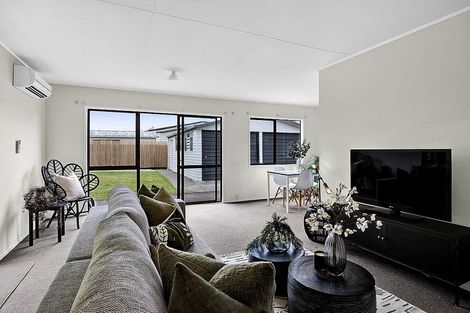 Photo of property in 118 Riversdale Drive, Merrilands, New Plymouth, 4312