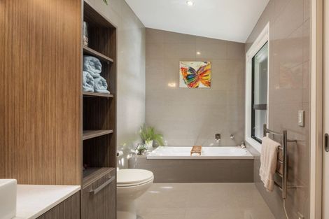 Photo of property in 27 Amelia Crescent, Waikawa, Picton, 7220