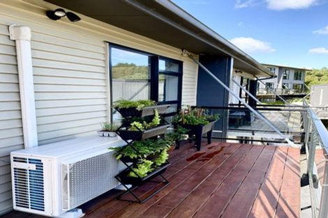 Photo of property in 10 Ara Patukawenga, Tawa, Wellington, 5028