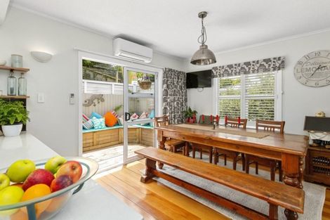 Photo of property in 76 Redwood Avenue, Tawa, Wellington, 5028