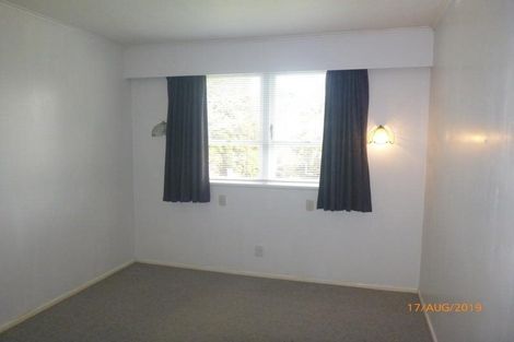 Photo of property in 2 Nielsen Place, Massey, Auckland, 0614