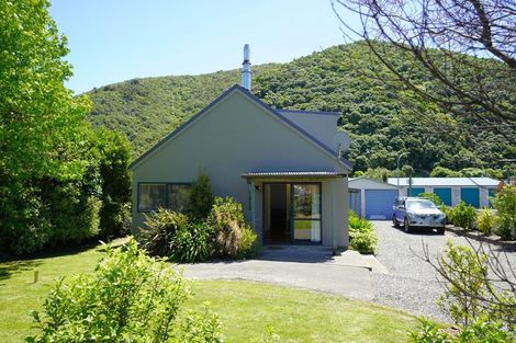 Photo of property in 44 Beach Road, Waikawa, Picton, 7220
