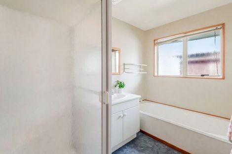 Photo of property in 2/128 Yaldhurst Road, Sockburn, Christchurch, 8042