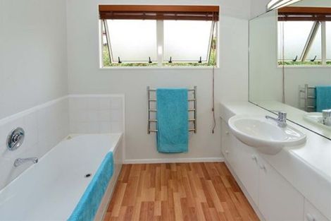 Photo of property in 31 Rifleman Rise, Unsworth Heights, Auckland, 0632