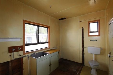 Photo of property in 32 Cambridge Street, Pahiatua, 4910