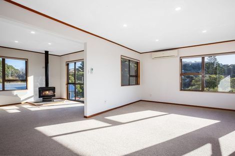 Photo of property in 8 Pukerua Beach Road, Pukerua Bay, 5026