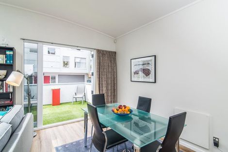 Photo of property in Fernhill Flats, 2/324 The Terrace, Te Aro, Wellington, 6011