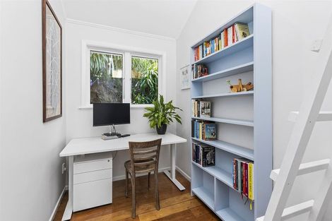 Photo of property in 65 Airlie Road, Plimmerton, Porirua, 5026