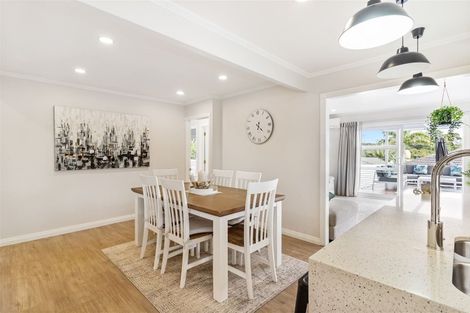 Photo of property in 2/862 East Coast Road, Northcross, Auckland, 0630