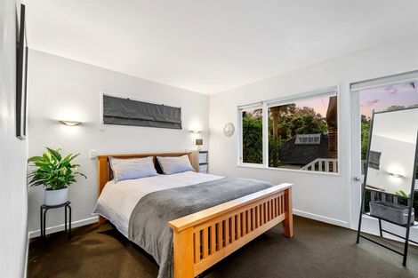 Photo of property in 19 Garmons Way, Castor Bay, Auckland, 0620