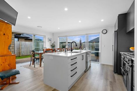 Photo of property in 10 Kaaka Street, Cambridge, 3434