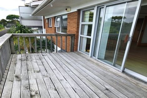 Photo of property in 2/205 Onewa Road, Birkenhead, Auckland, 0626