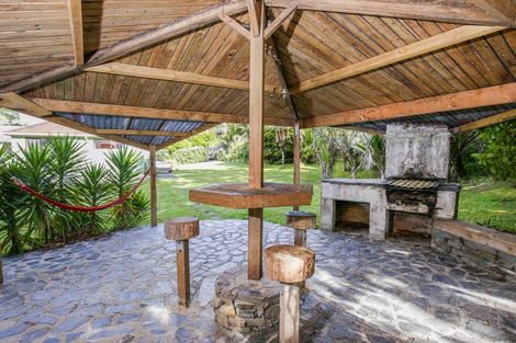 Photo of property in 2 Grovelands Way, Titirangi, Auckland, 0604