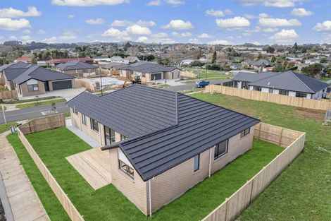 Photo of property in 5 Booker Drive, Tuakau, 2121