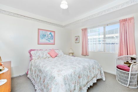 Photo of property in 9 Crampton Court, Orewa, 0931