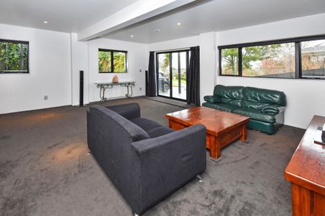 Photo of property in 21 Orinda Close, Botany Downs, Auckland, 2010