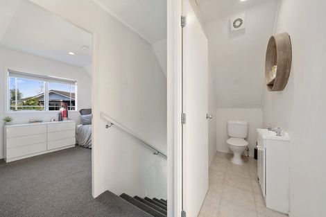 Photo of property in 27a Rotoiti Avenue, Pakuranga Heights, Auckland, 2010