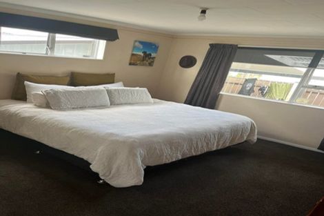 Photo of property in 4 Harvard Grove, Totara Park, Upper Hutt, 5018