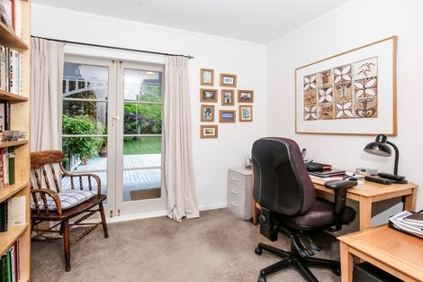 Photo of property in 10 Opanuku Road, Henderson Valley, Auckland, 0612