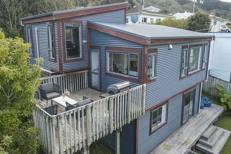 Photo of property in 3a Kiwi Crescent, Tawa, Wellington, 5028