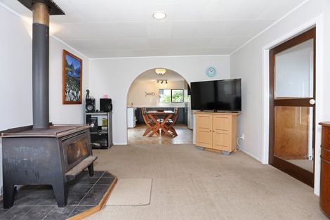 Photo of property in 15 Punga Street, Tangimoana, 4822