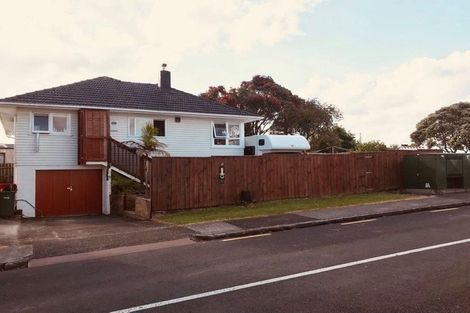 Photo of property in 33 Paparoa Road, Cockle Bay, Auckland, 2014