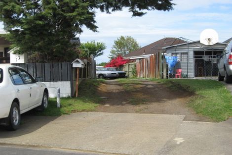 Photo of property in 11 Humphreys Place, Mangere, Auckland, 2022