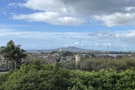 Photo of property in 89 Forrest Hill Road, Milford, Auckland, 0620