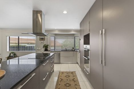 Photo of property in 15 Sandel Rise, Merrilands, New Plymouth, 4312